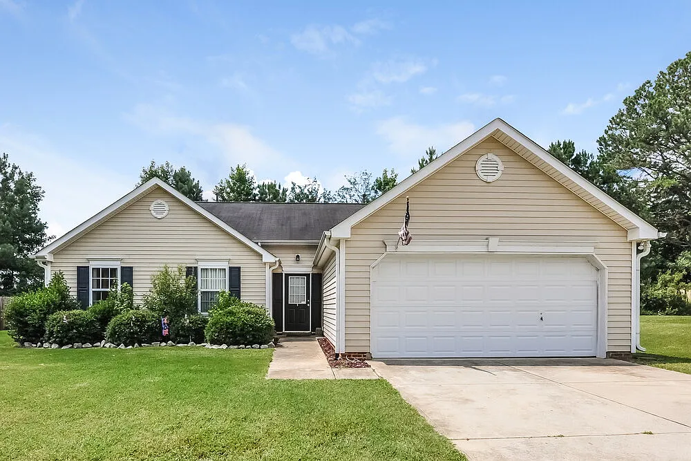 3 bed, 2.0 bath, 1559 sqft, $1,885 — Photo 1