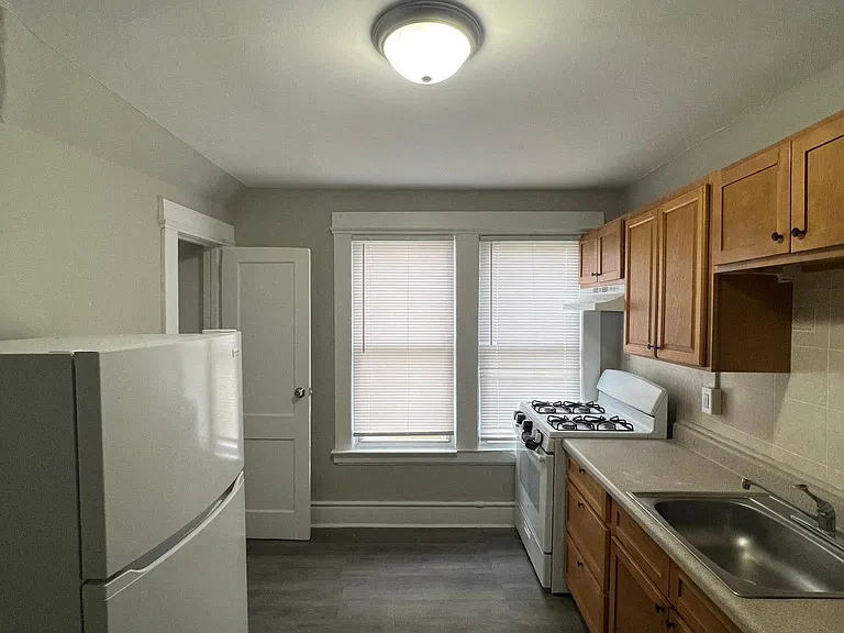 21 Sheffield Ave #3 — Photo 2
