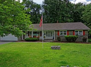 8 Timber Ledge, East Greenbush, NY 12061