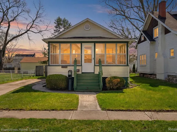 1830 Gillett St, Port Huron, MI 48060