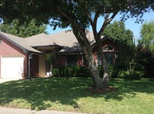 709 Timbercreek Dr, Hurst, TX 76053