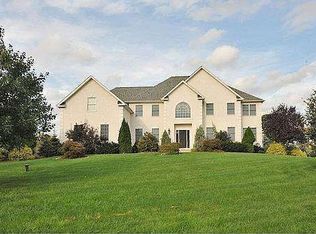 22 Hampshire Dr, Warminster, PA 18974