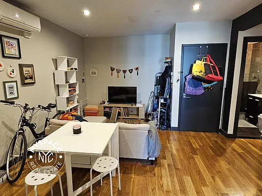 Rented by MySpaceNYC | media 26