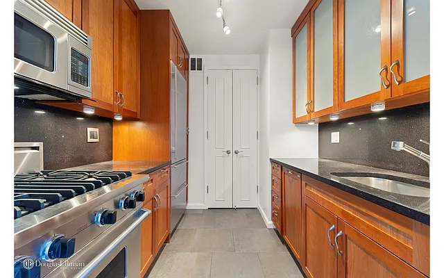 Rented by Douglas Elliman | media 15