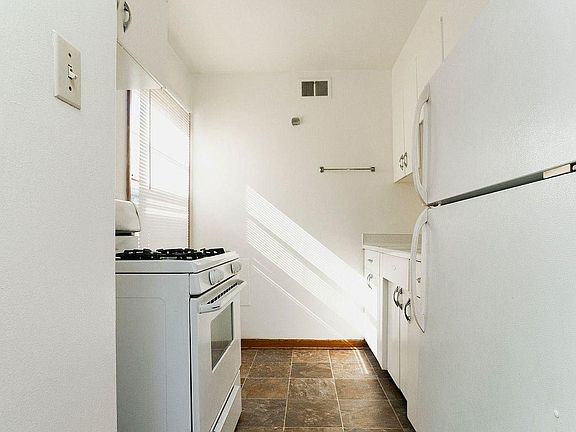 5th image of 1862 Clamp Ave