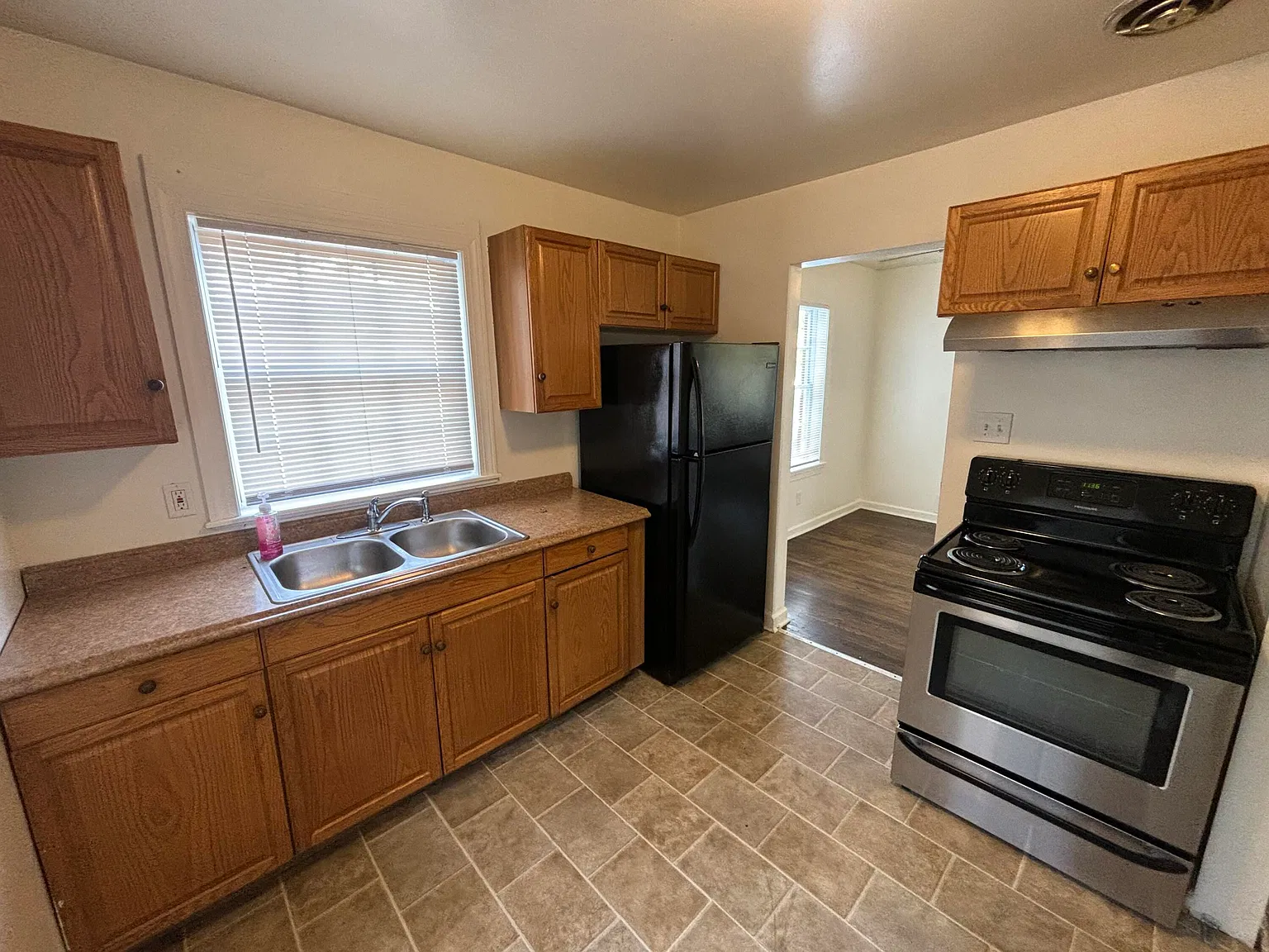 3 bed, 1.0 bath, 1000 sqft, $1,495 — Photo 4
