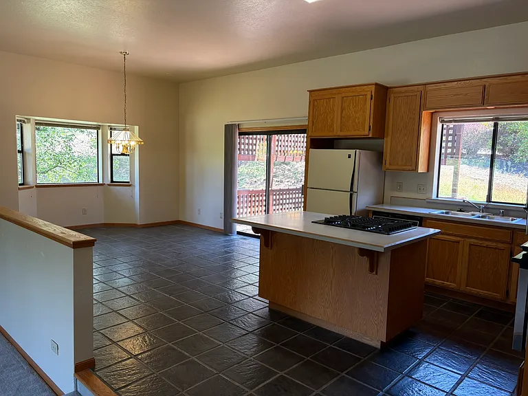939 Fairway Ct — Photo 10