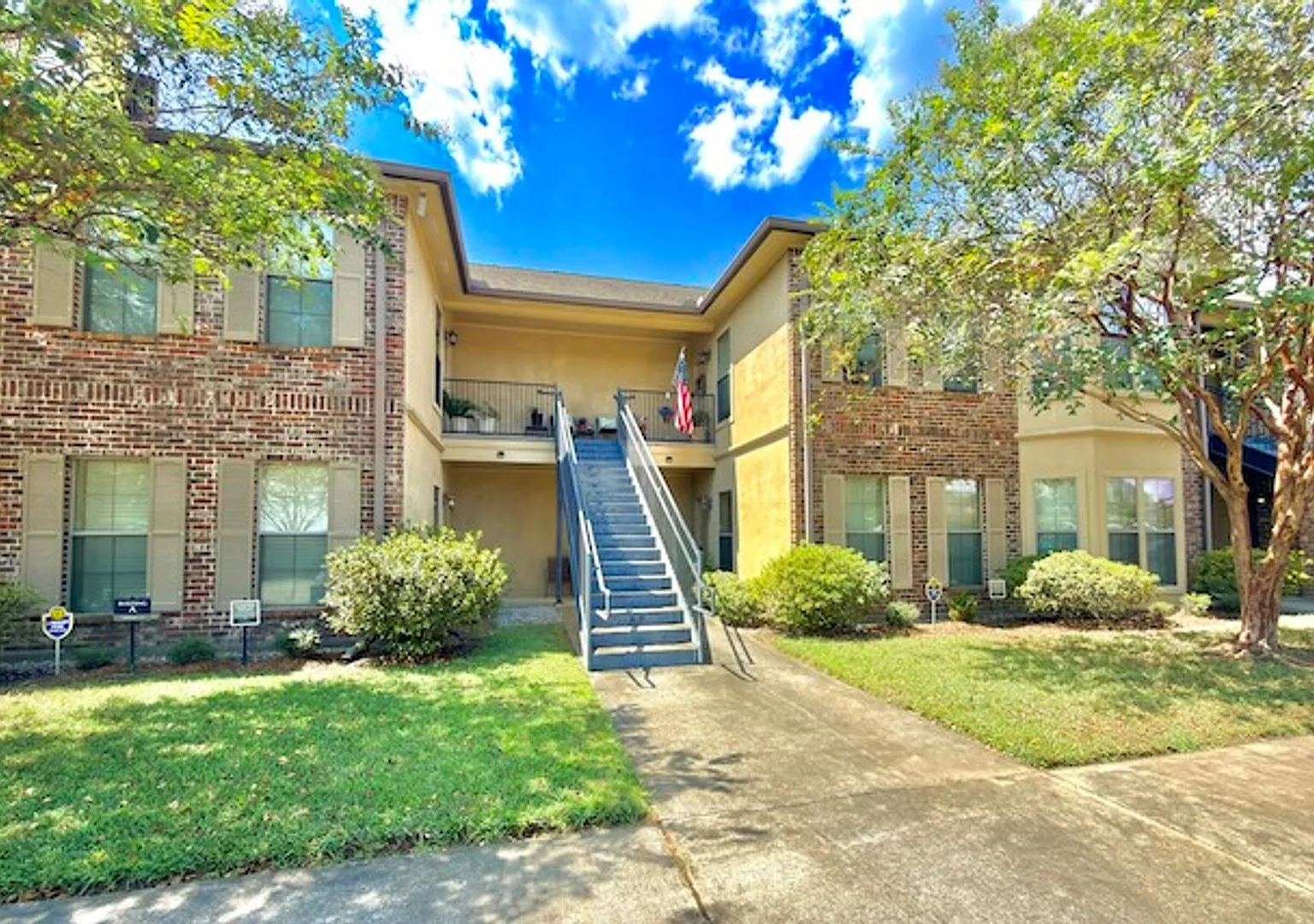 Spacious 2 Bed, 2 Bath Condo in Gated Brickstone Community — Photo 2