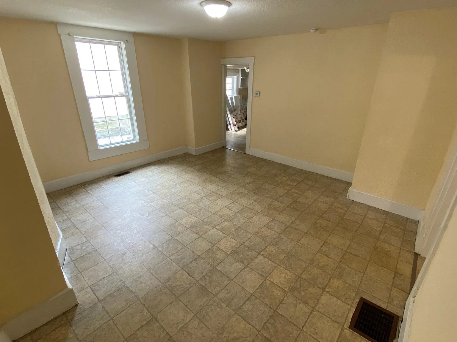 534 S Lincoln St — Photo 3