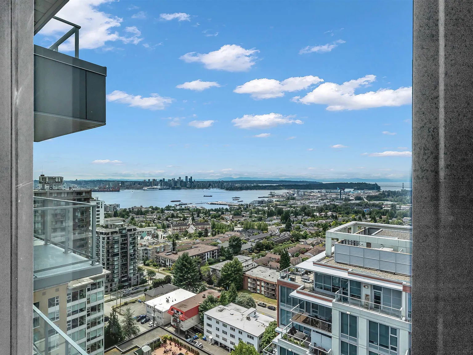 2 bed, 965 sqft, $4,480 — Photo 3