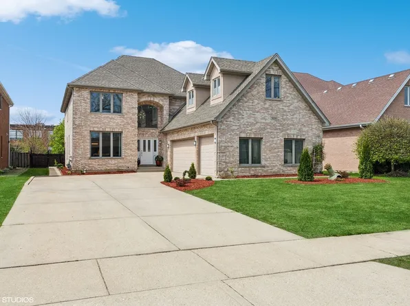 9006 N Maryland St, Niles, IL 60714