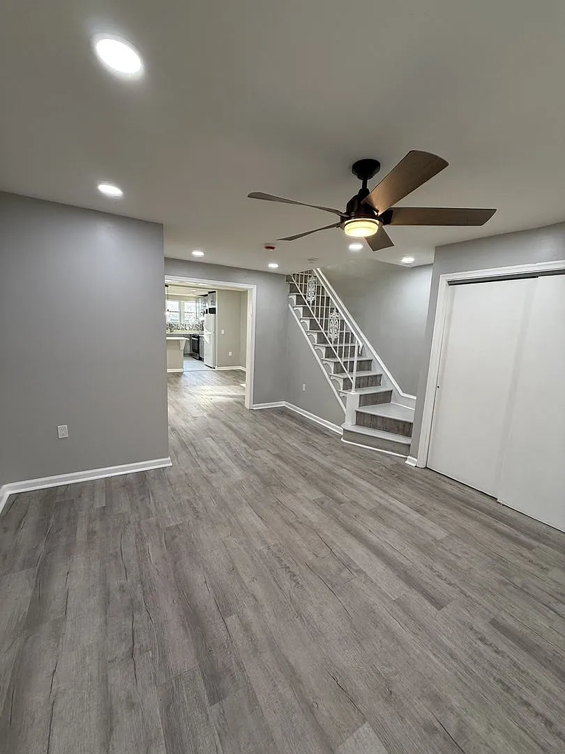 Beautiful 3 Bedroom Home Updated & Move In Ready — Photo 3