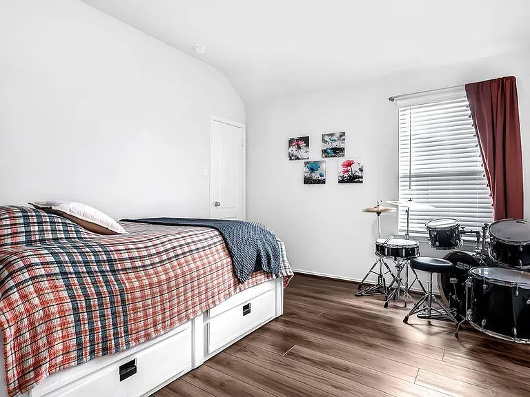 7330 Anathia Dr — Photo 12