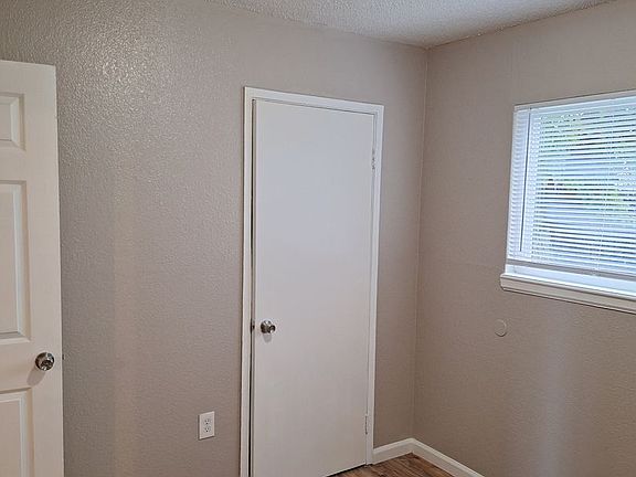 2nd image of 2311-2315 Laramie Ln #2311-1