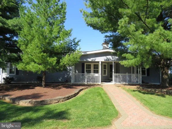 497 Goldenrod Xing W, New Hope, PA 18938