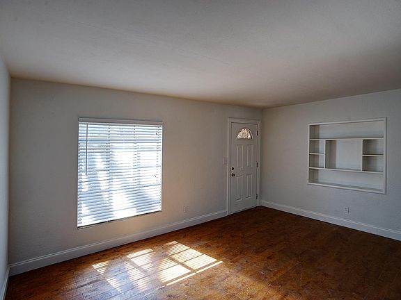 4th image of 2133 Forest Hills Rd