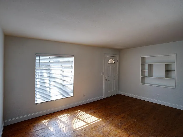 2133 Forest Hills Rd — Photo 4