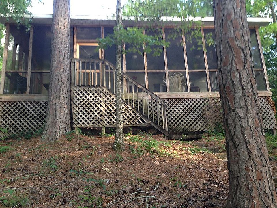 Front screen porch facing th