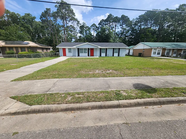 535 Azalea St — Photo 2