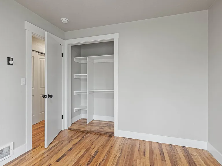 B345AG — Photo 39