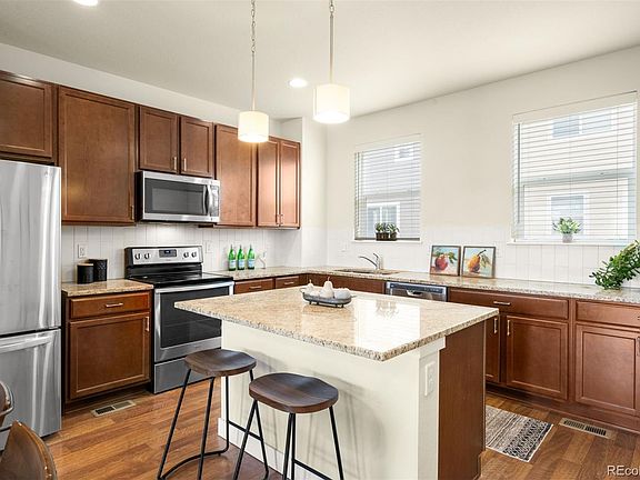 3rd image of 624 E Hinsdale Avenue