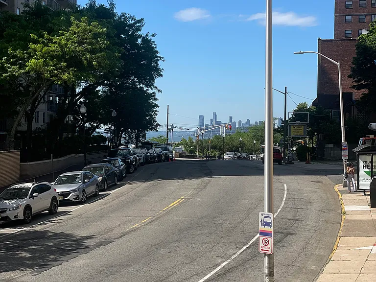 6713 Boulevard — Photo 3