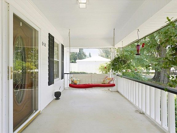 3rd image of 652 Arlington Rd