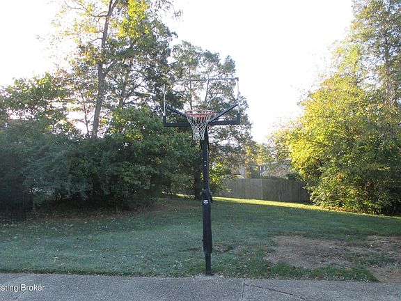 5th image of 303 Bromwell Ct