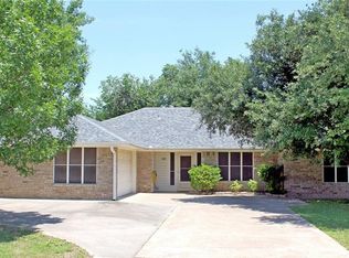 117 San Chez Dr, Lake Kiowa, TX 76240