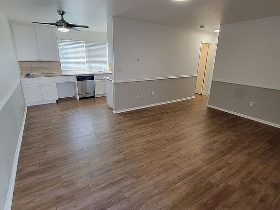 3rd image of 900 Loma Ave #4