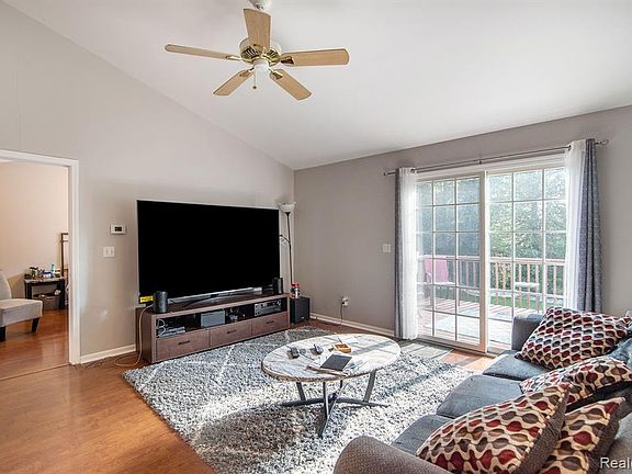 5th image of 4064 Squire Hill Dr