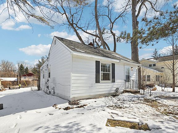 3rd image of 3333 Chippewa Rd