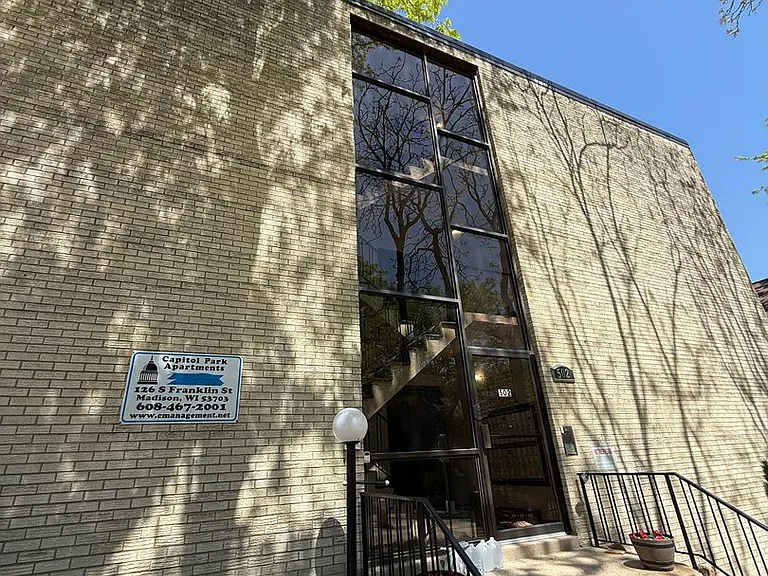 502 E Main St — Photo 2