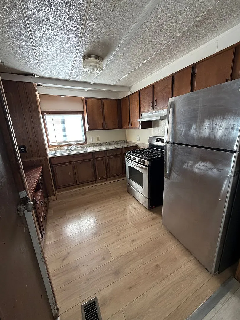 3 bed 1 bath mobile home — Photo 4