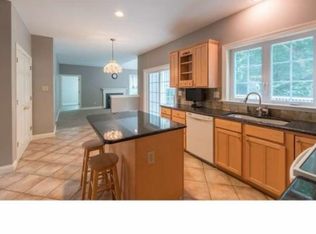 15 Mourar Dr, Spring City, PA 19475