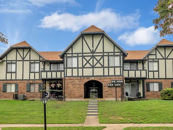 2nd image of 4520 Lake Shore Dr #5