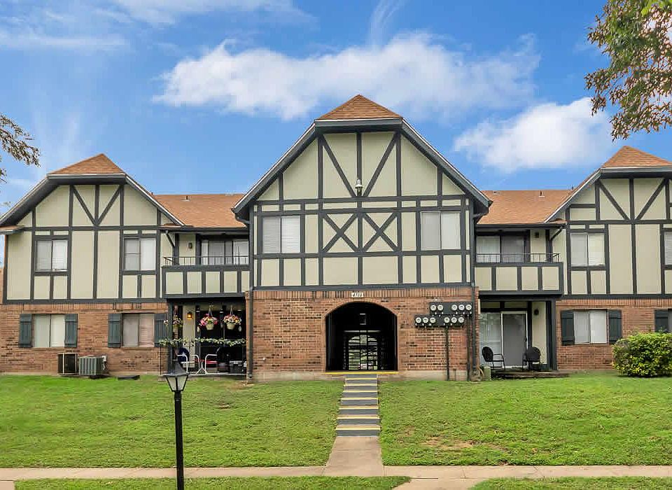 1st image of 4730 Lake Shore Dr APT 7