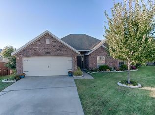 2902 S D St, Rogers, AR 72758