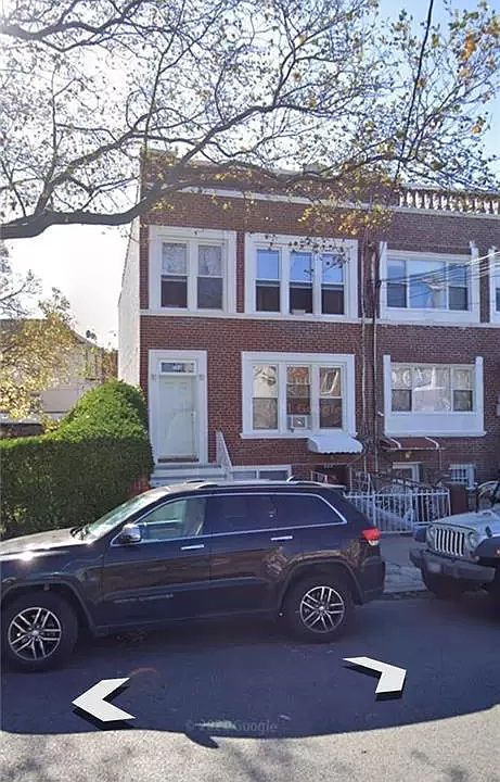 2nd image of 266 Avenue W
