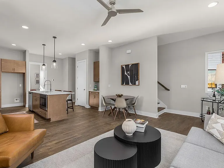 506 W Trinity Ln — Photo 7