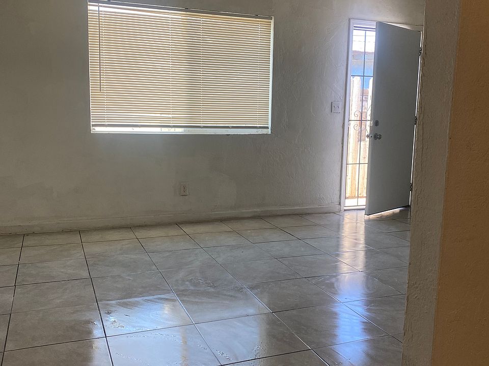 2nd image of 1009 Lake St APT A