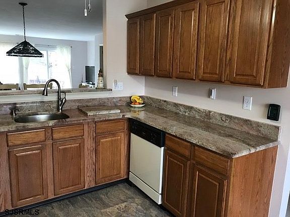 5th image of 674 Chancery Ln #27