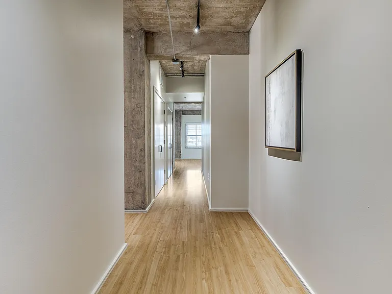 1209 N Harvey Ave #303 — Photo 5