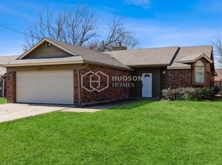 6304 Pilgrim Ln, Arlington, TX 76002