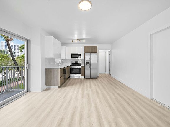 2nd image of 1038 11th St APT 18