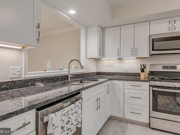 5th image of 1001 Lindsay Ln