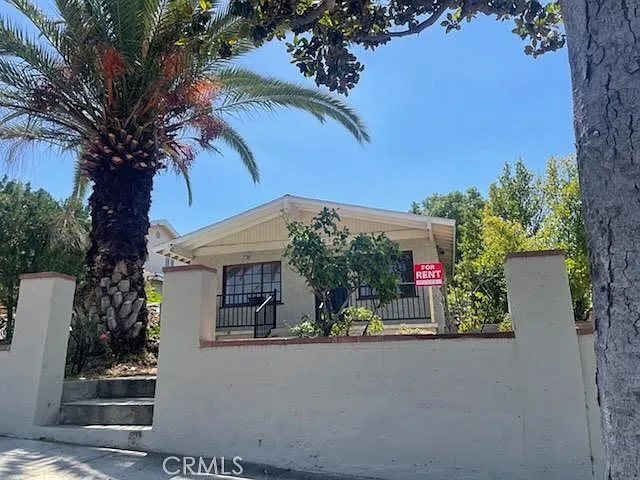 4 bed, 2400 sqft, $4,950 — Photo 1