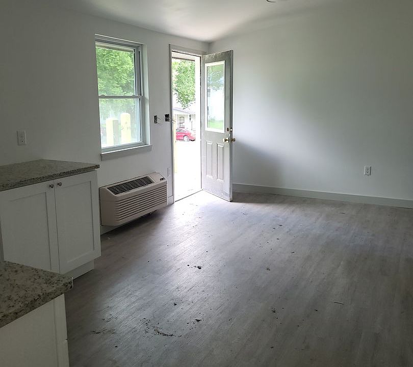 1st image of 703 Ash St #7