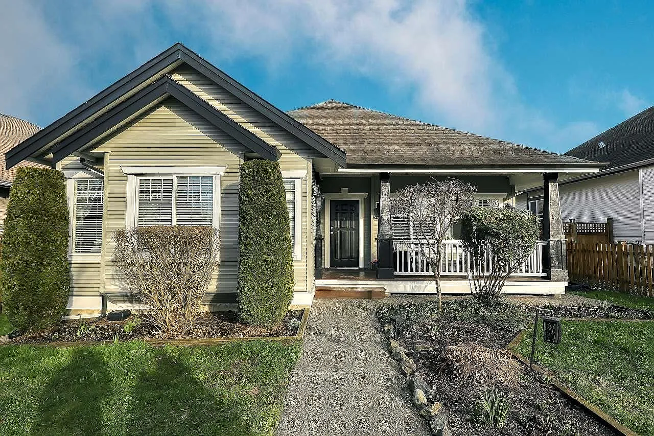 6842 184th St photo 1