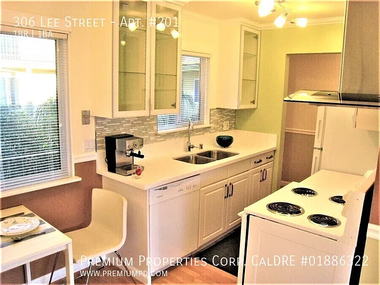 Bel Aire Apartments — Photo 46